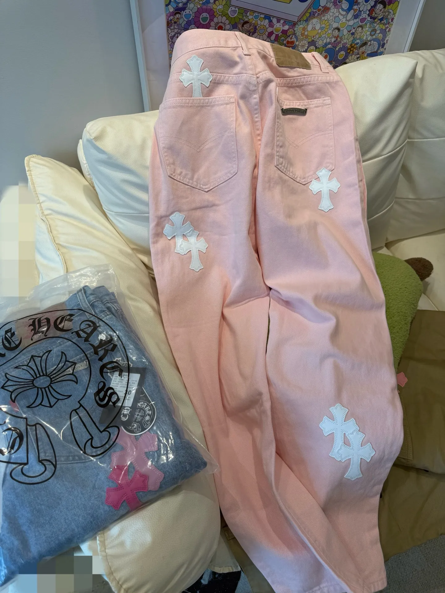 P280 Style number: D302 Chrome Hearts pink leather jeans Size: 28-34 corresponds to S-XL Color: light pink Size: S-XL (corresponds to 28 30 32 34) 28 30 32 34 Size S M L XL Pants length 101 102 103 104 Hips 110 114 118 122 Waist circumference 86 90 94 98 (There is an error of 1~3cm due to manual measurement)
